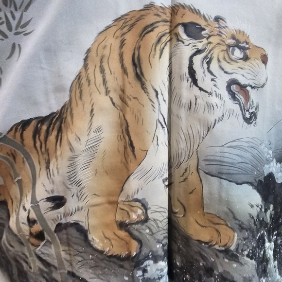 Tiger Print Kimono with Black and White Design - Picture 4 of 6